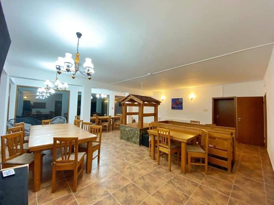 Hanu Fain Hotel Решица Екстериор снимка